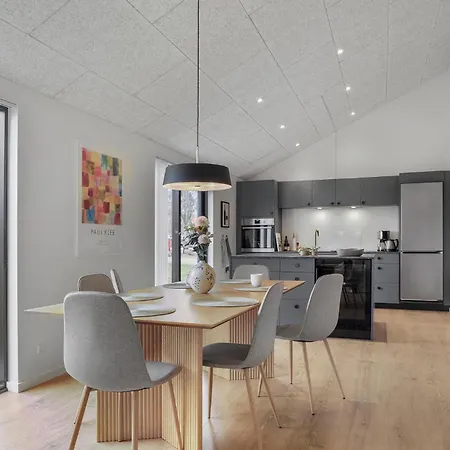 Hébergement de vacances 4 Bedroom Stunning In *